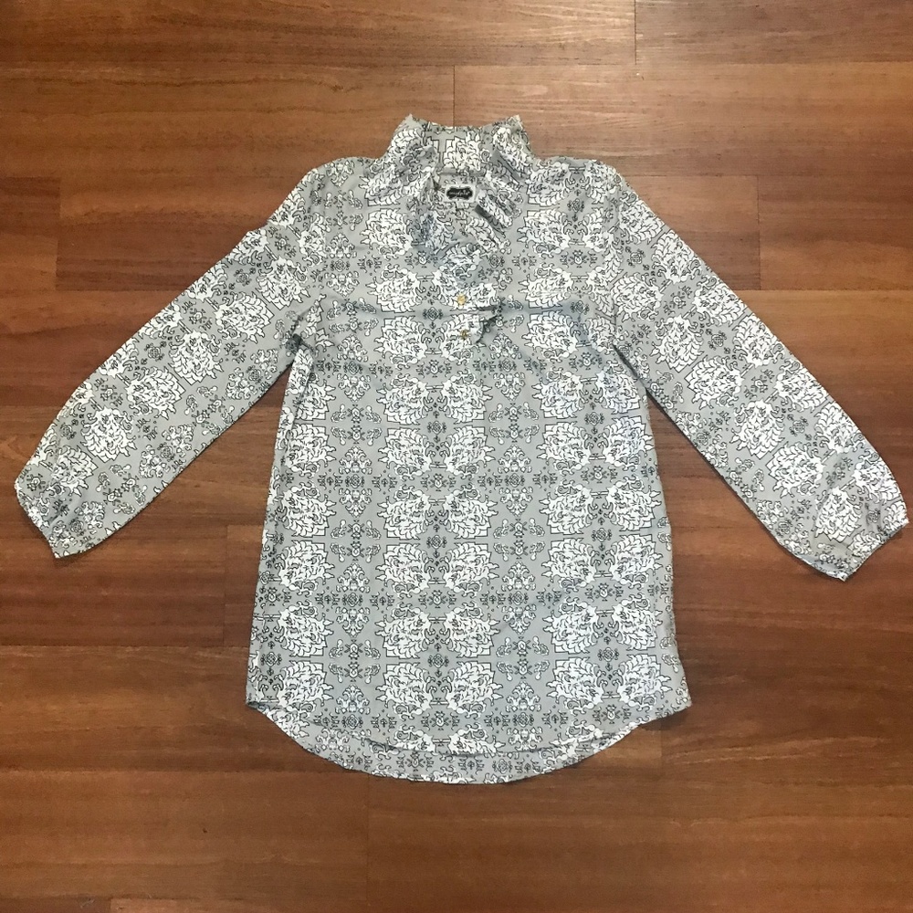 Mud Pie Grey and White Top